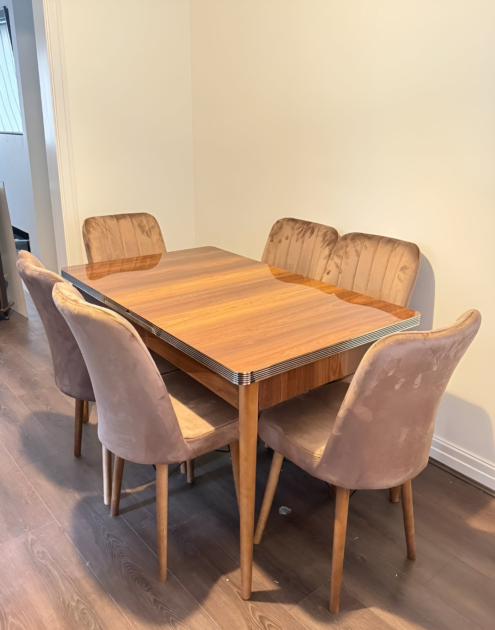 Extendable Wooden Dining Table With 6 Plush Velvet Wooden Chairs